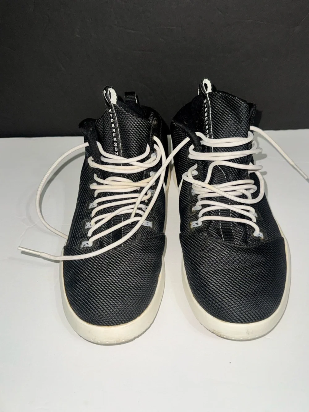Nike I Men’s I Black and White Lightweight Mid-top